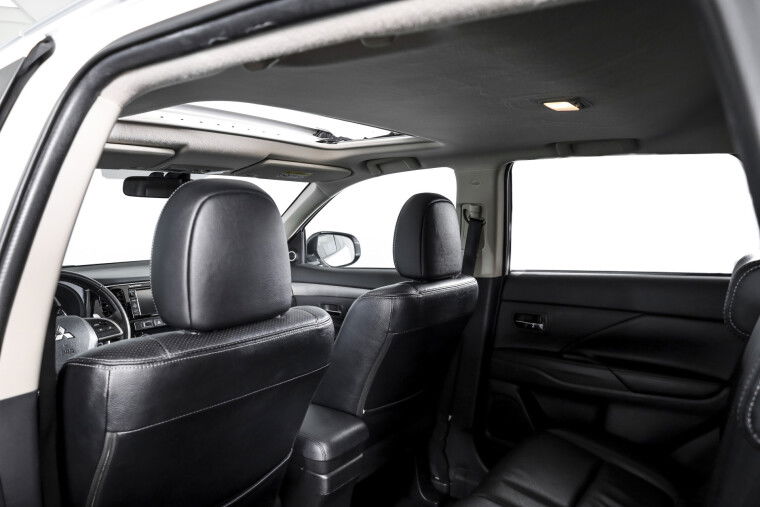 Mitsubishi - Outlander