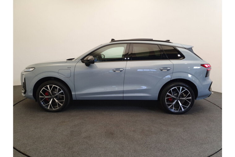Audi Q3 1.5 272pk e-hybrid S-Line Wegklapbare trekhaak, Panoramadak, Sonos, Memory