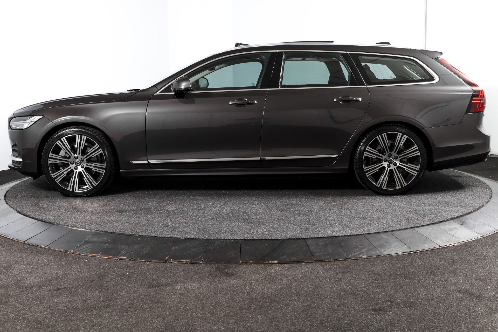 Volvo - V90