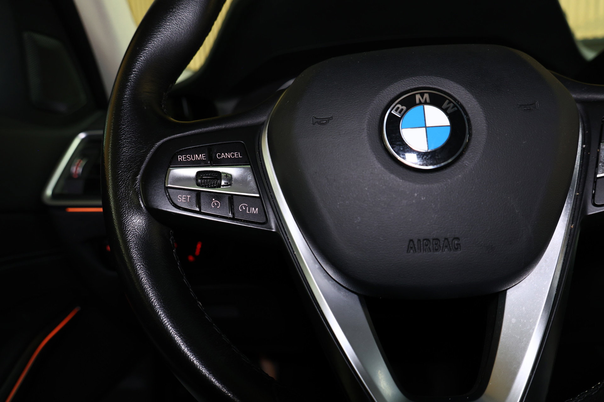 BMW 318i Business M SPORT Edition AVM SPORTLEDER NAVI CARPLAY VIRTUAL '21 - foto 14