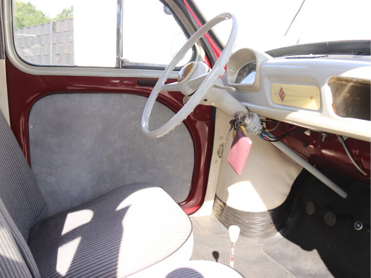 Renault - 4CV Quatre Chevaux