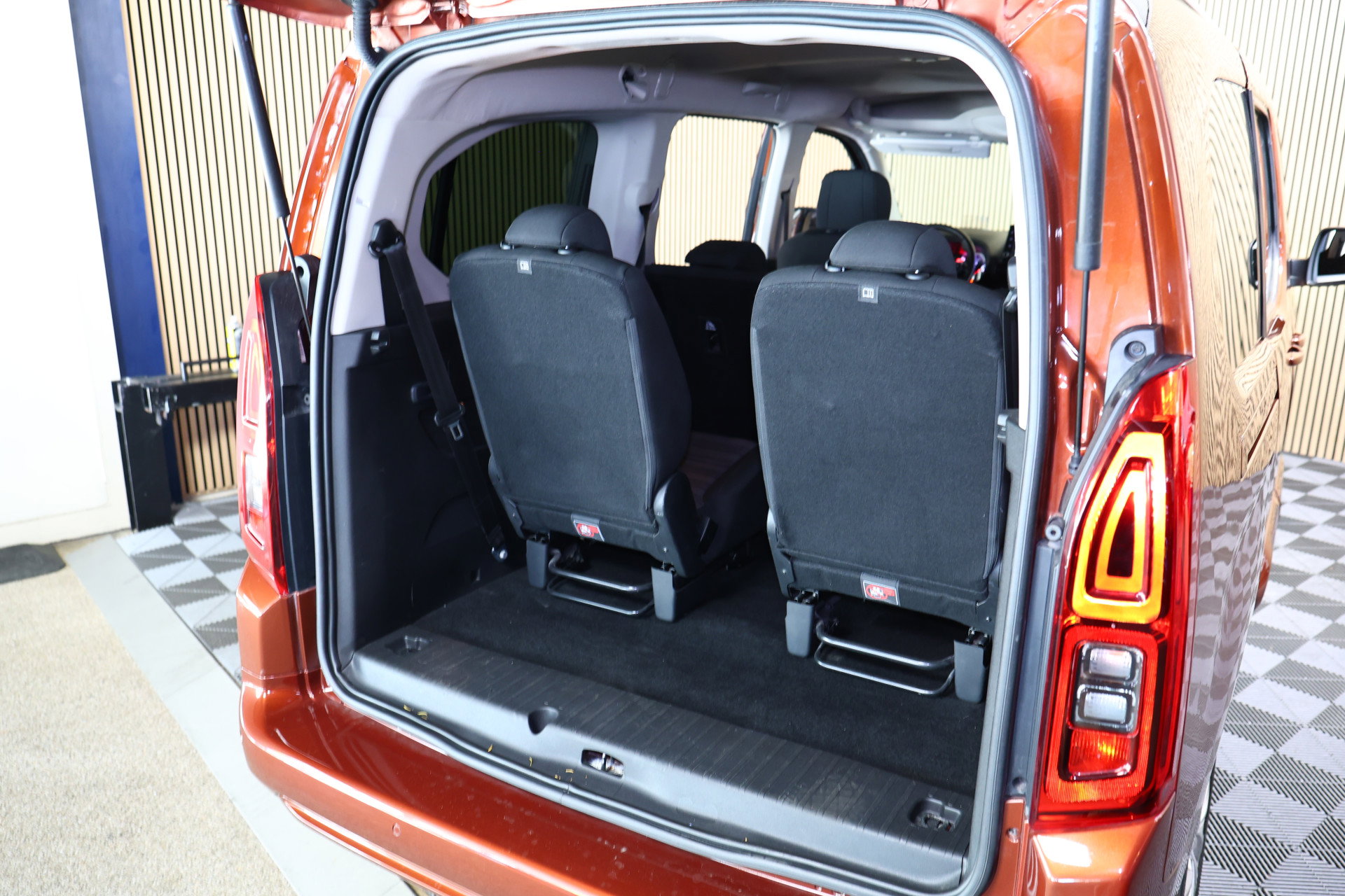 Opel Combo 1.2 Turbo Innovation XL 7pers AUTOM NAVI Carplay TREKH 360 Cam L2H1 '21 - foto 29