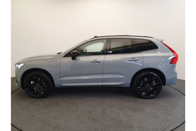 Volvo XC60 2.0 T6 Plug-in hybrid AWD Ultra Black Edition €79.192,- nieuw, Wegklapbare trekhaak, Panoramadak, Harman/Kardon