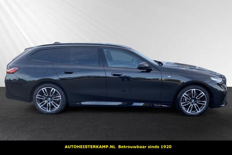 BMW 5 Serie Touring 540d xDrive 286 PK M-Sport ACC Head-Up Trekhaak Bowers Wilkins Stoelkoeling Stuurverwarming Standkachel