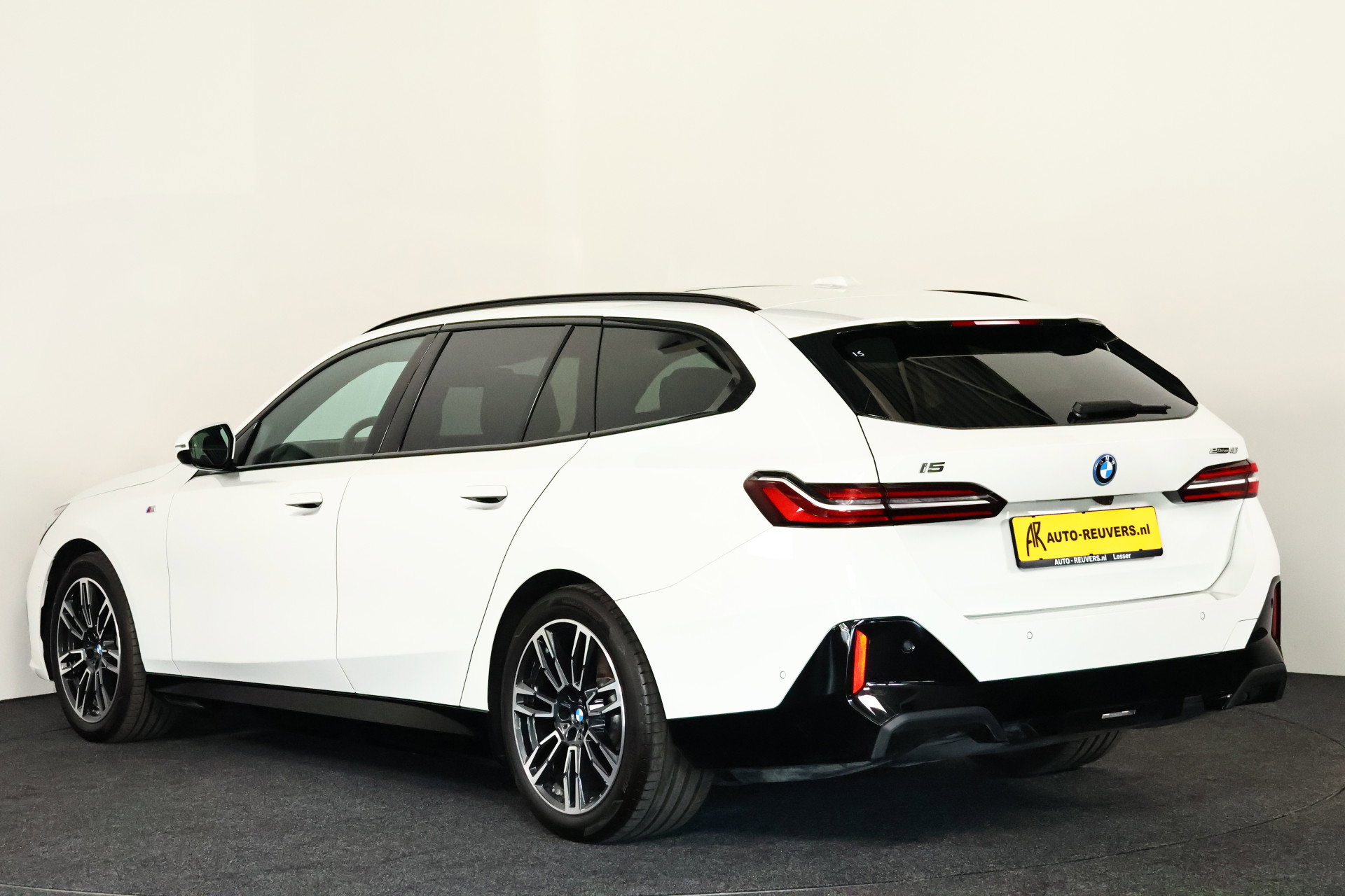 BMW i5