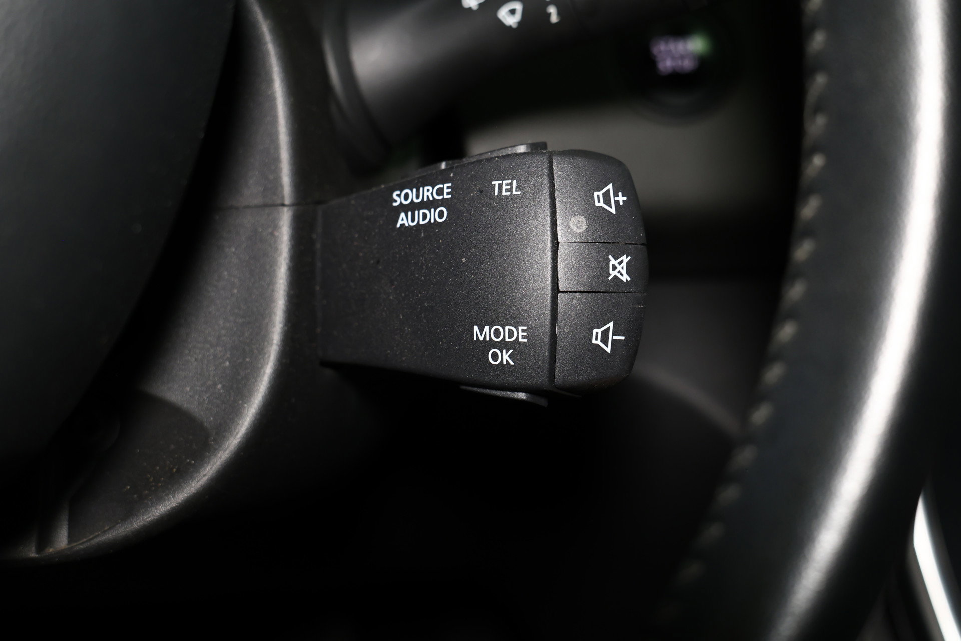 Renault 1.2 TCe Intens AVM LED NAVI CRUISE CLIMA KEYLESS PDC BT THAAK "17 - foto 15
