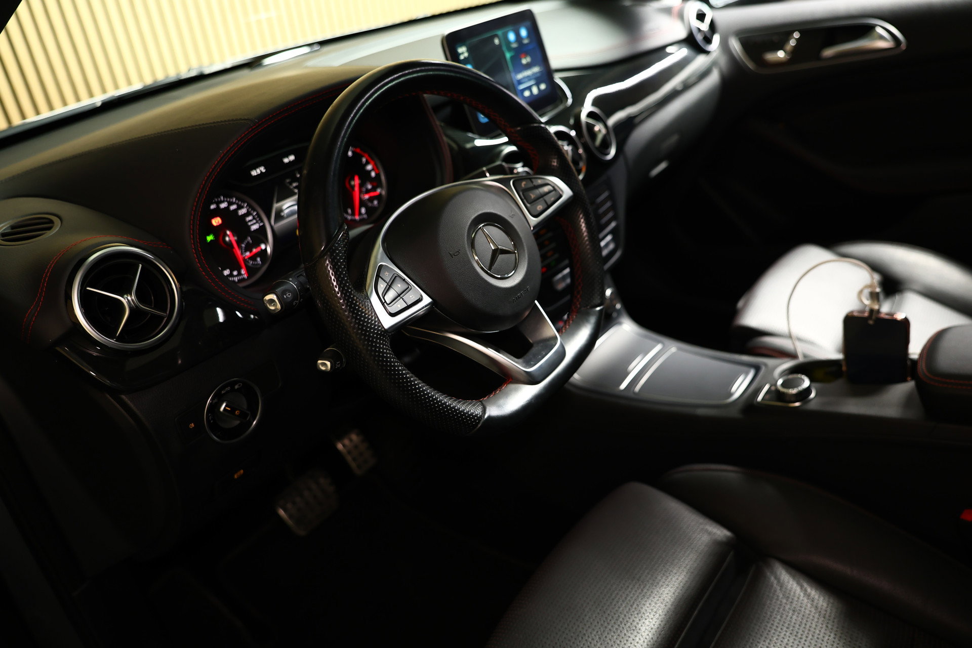 Mercedes-Benz 250 AMG 4Matic Automaat B 250 PANO H/K CARPLAY LEDER MEMORY '16 - foto 11