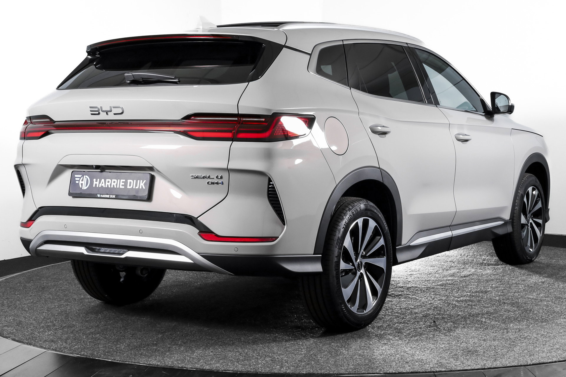 BYD - SEAL U