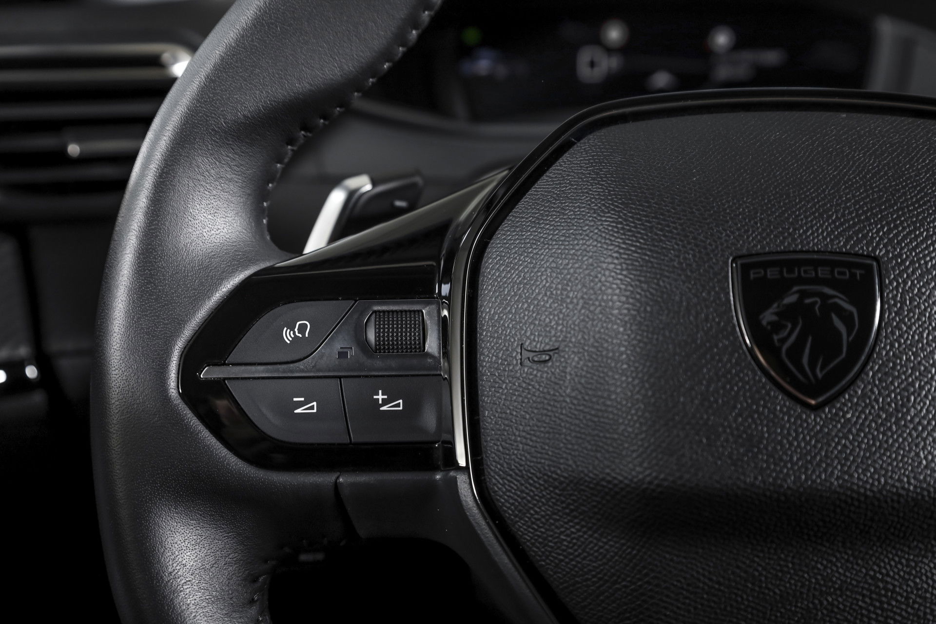 Peugeot - 208