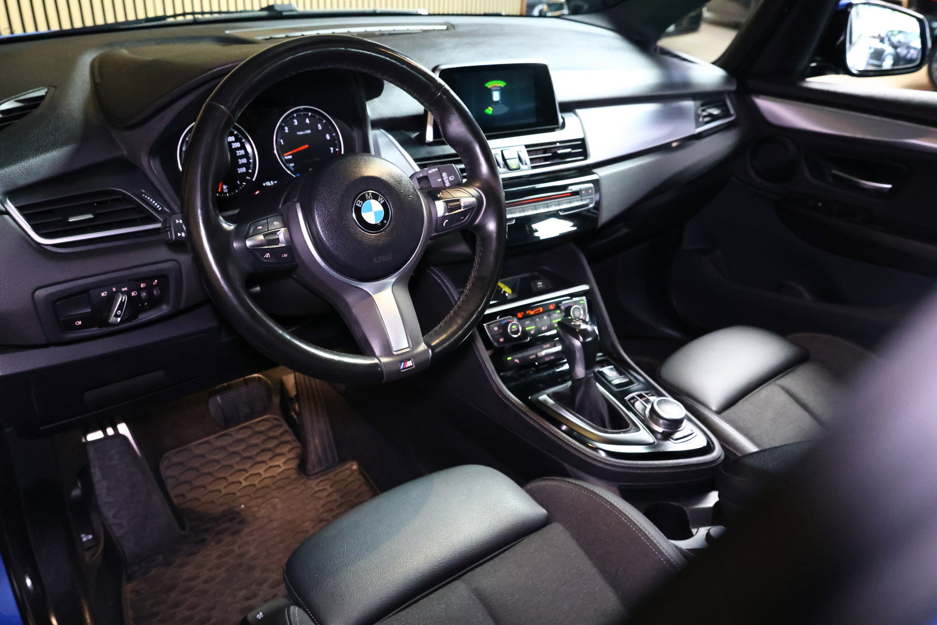 BMW Active Tourer 225xe M SPORT iPerform PLUGIN AUTOM PANO NAVI "20 - foto 25