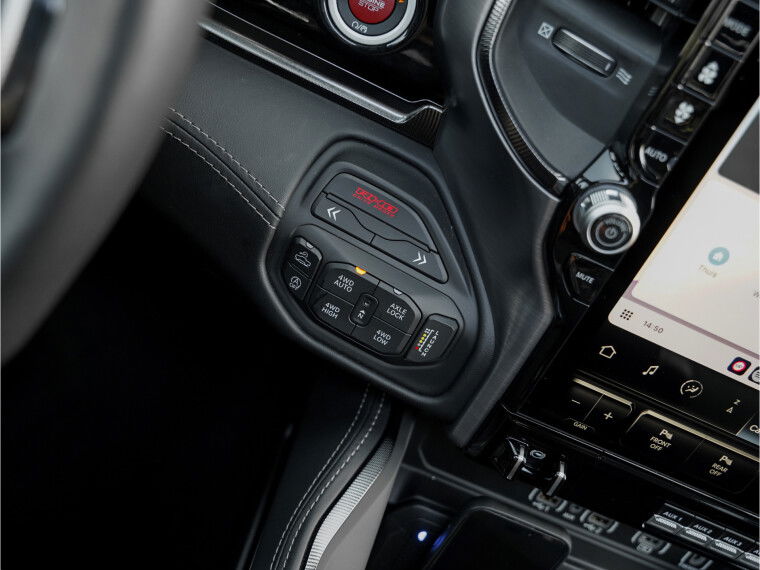 X31 OffRoad Package; All-Terrain Air suspension, Hill Descent Control en emblemen