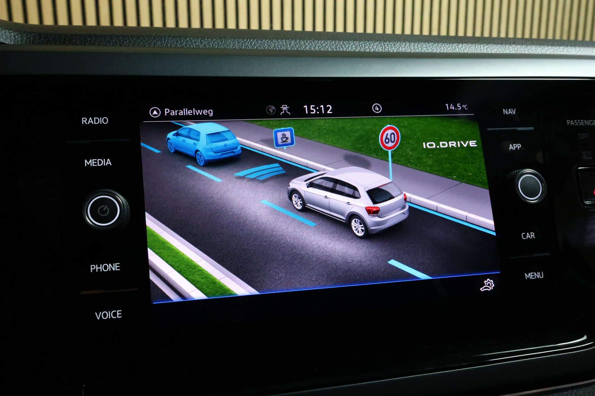 Volkswagen 1.0 TSI R-Line Business AVM DSG NAVI CARPLAY PANO STOELVW '22 - foto 27