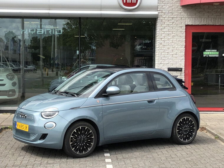 Foto van Fiat 500E Cabrio Icon 42 kWh Cabriolet