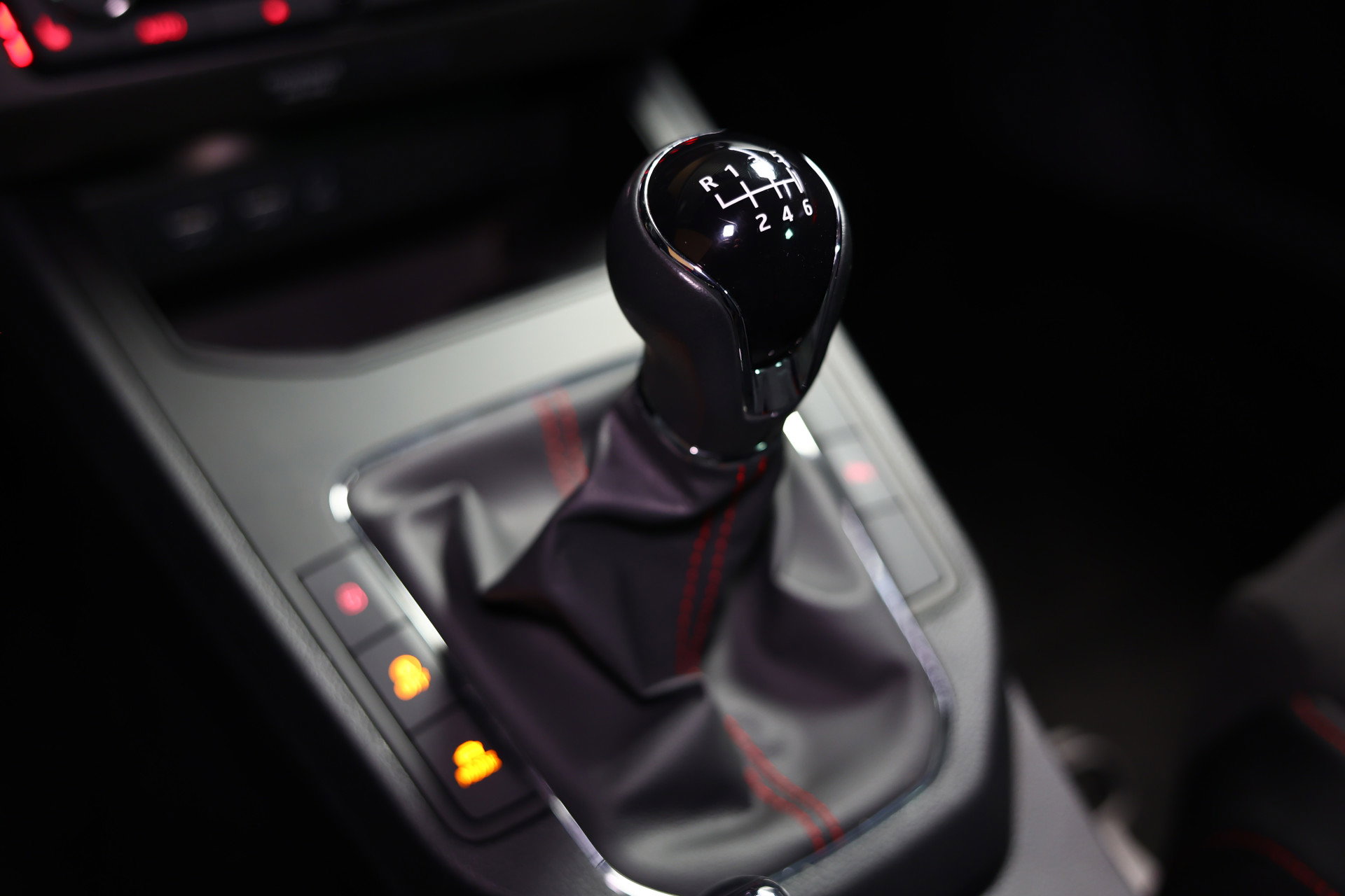 SEAT 1.0 TSI FR NAVI CLIMA CRUISE SFEER BEATS PDC LED CAMERA BT NFC SDP '19 - foto 34