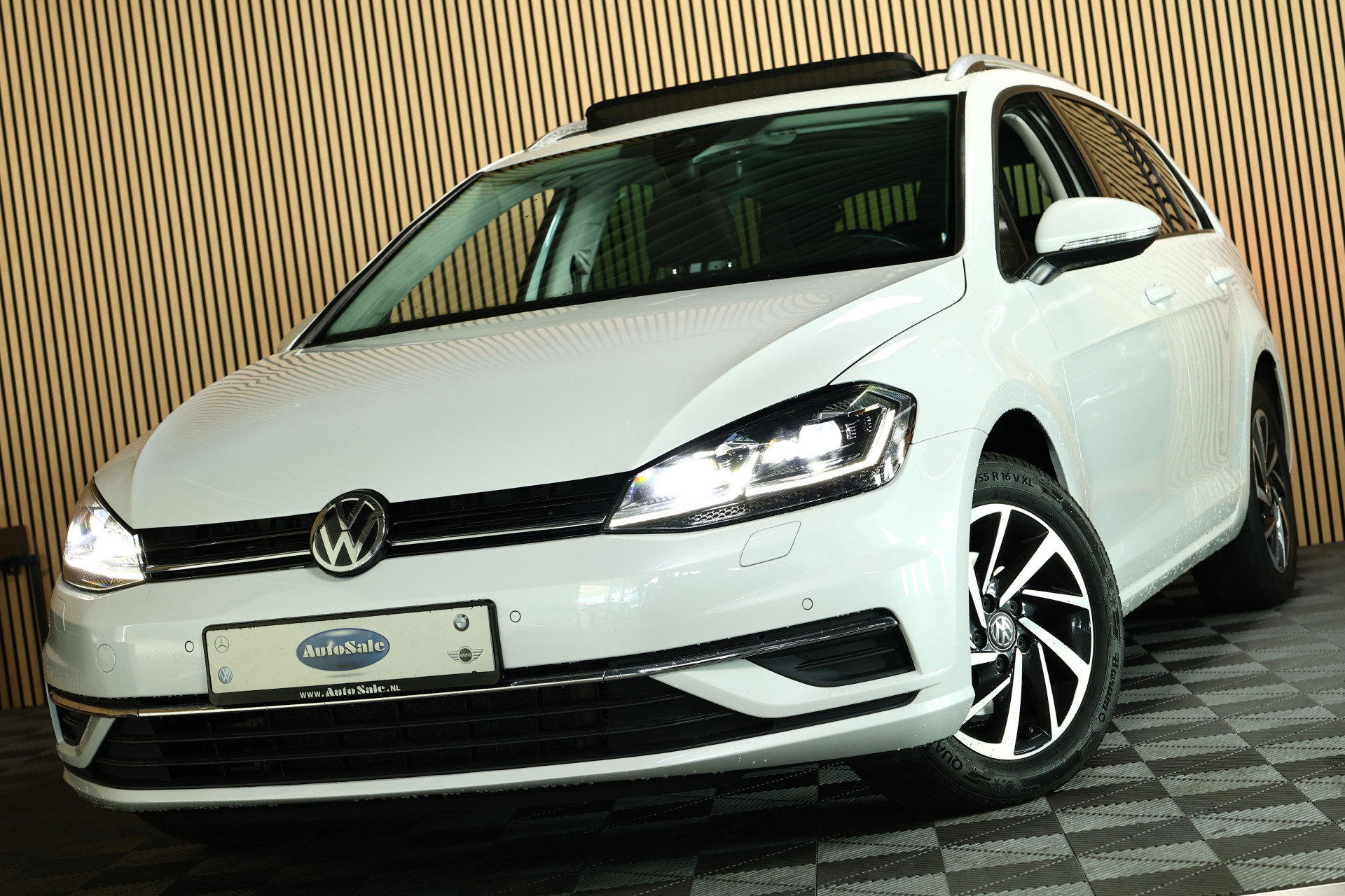 Volkswagen Variant 1.4 TSI Highline AUTOMAAT PANORAMADAK NAVI CARPLAY STOELVW "17 - foto 11