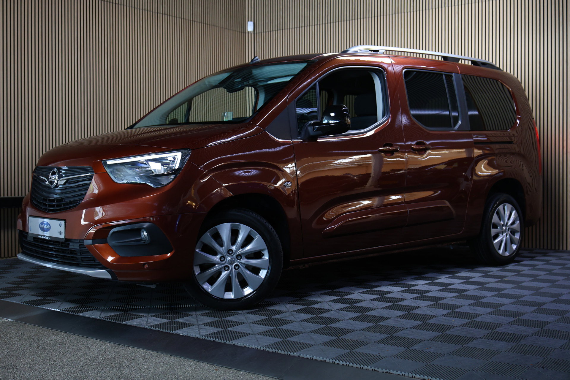 Opel Combo 1.2 Turbo Innovation XL 7pers AUTOM NAVI Carplay TREKH 360 Cam L2H1 '21 - foto 2