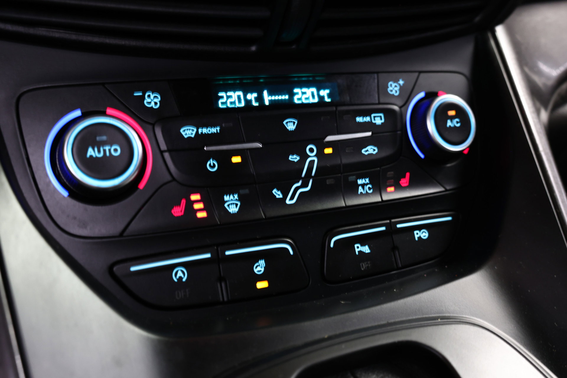 Ford 1.5 Titanium AUTOMAAT NAVI STOELVW KEYLS PDC CRUISE BT '17 - foto 20