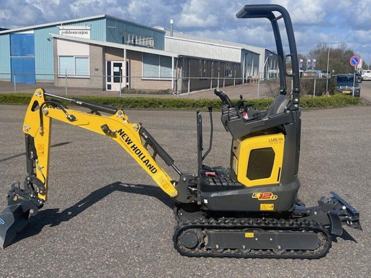 Foto van New Holland E12D minikraan