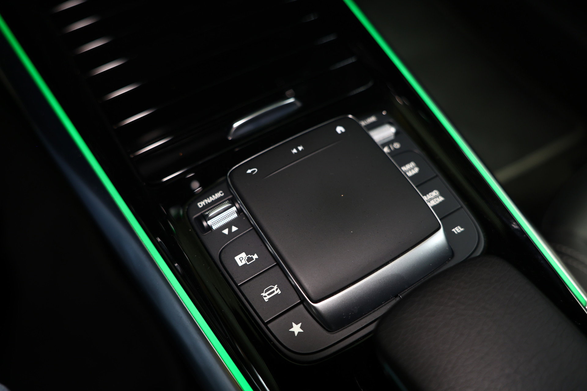 Mercedes-Benz 250 e AMG Line AVM CARPLAY NAVI CLIMA PDC CRUISE CAMERA SFEER THAAK '22 - foto 36