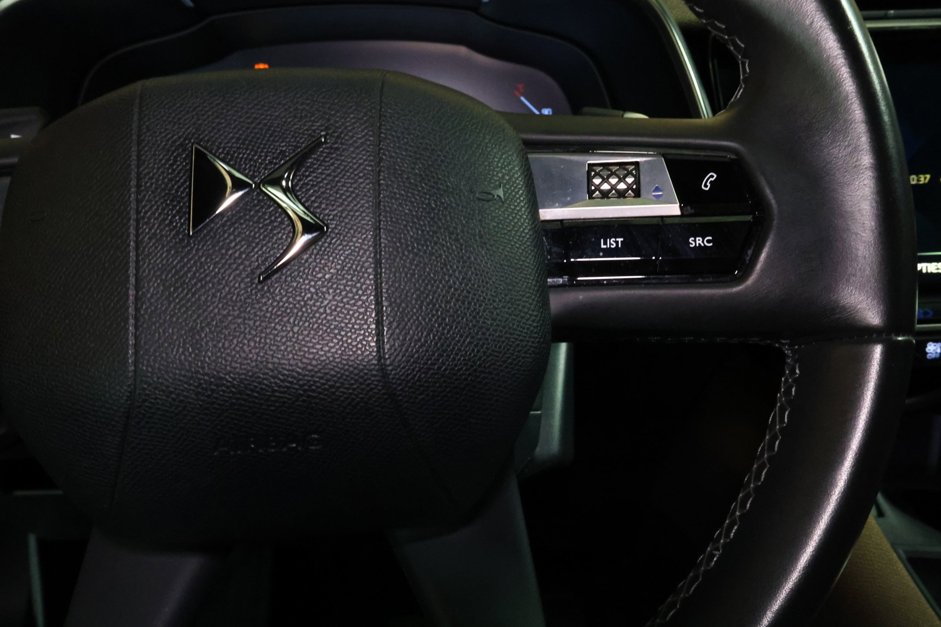 DS Crossback 1.6 PureTech Be Chic AVM AUTOM NAVI CLIMA CARPLAY CRUISE '20 - foto 14