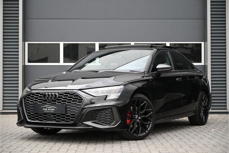Foto van Audi A3 Limousine 35 TFSI S-LINE ***VERKOCHT*** PANO / CARBON / LED MATRIX / CAMERA / ACC / LANE ASSIST / 19"