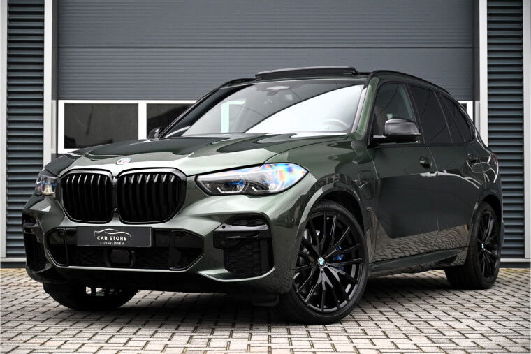 Foto van BMW X5 xDrive45e M-SPORT / SKYLOUNGE PANO / BOWERS WILKINS / INDIVIDUAL / HUD / LASER / PREMIUM SELECT GARANTIE