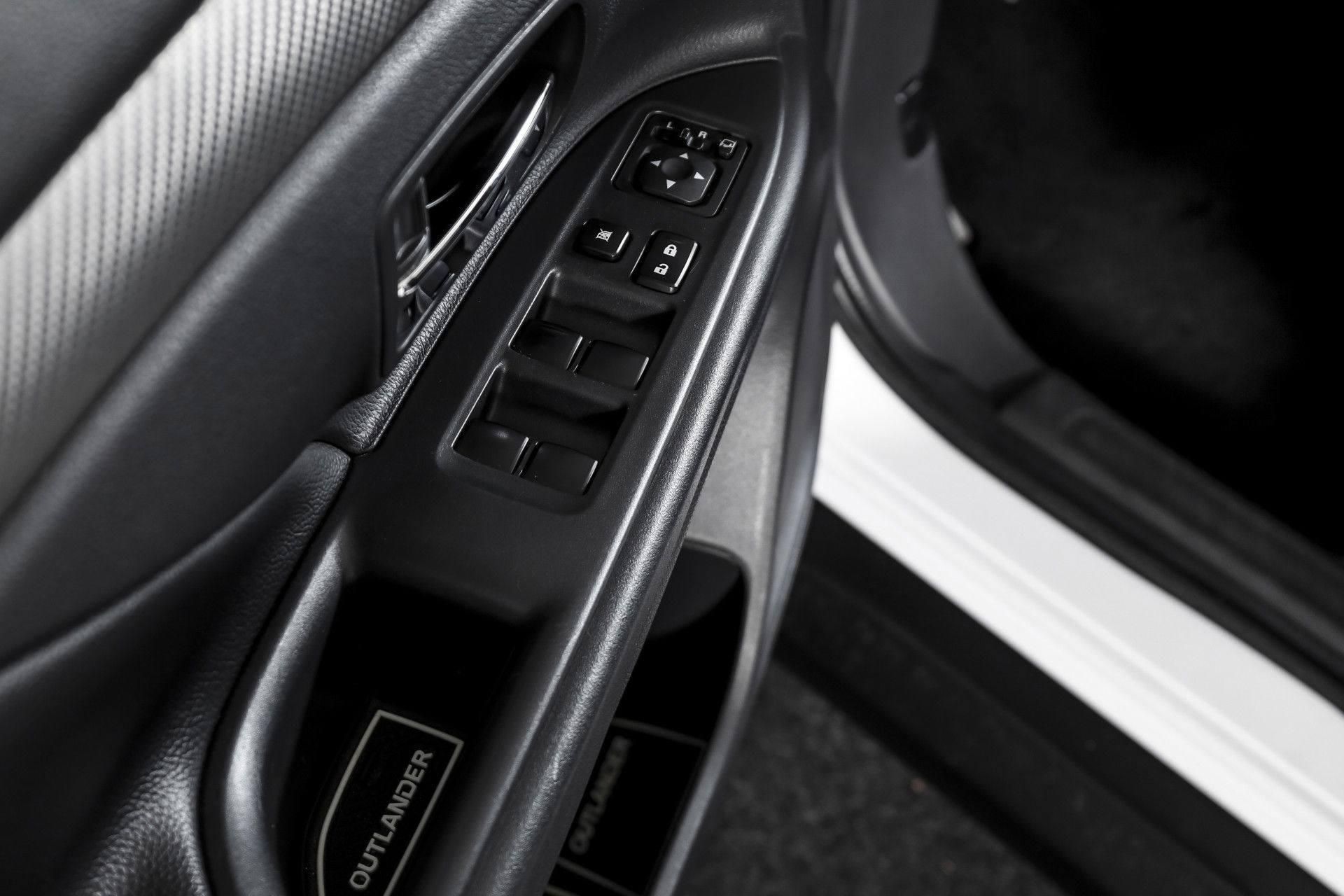 Mitsubishi - Outlander