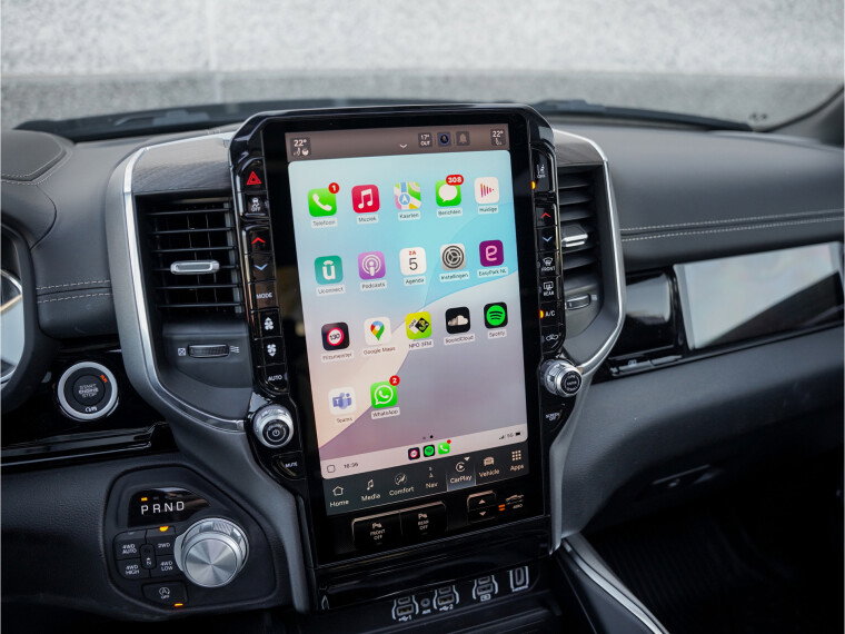 Apple carplay