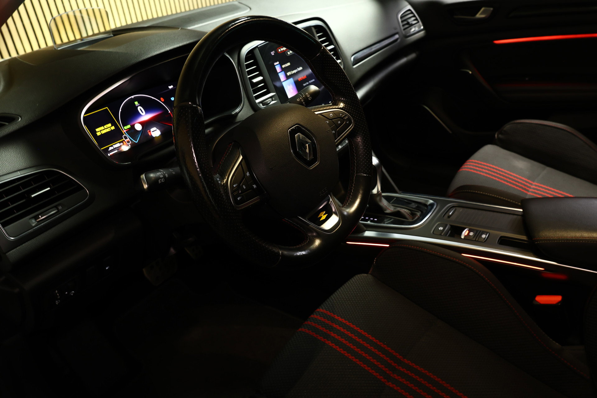 Renault Estate 1.6 Plug-In Hybrid 160 RS Line BOSE CARPLAY PDC CAMERA "21 - foto 10