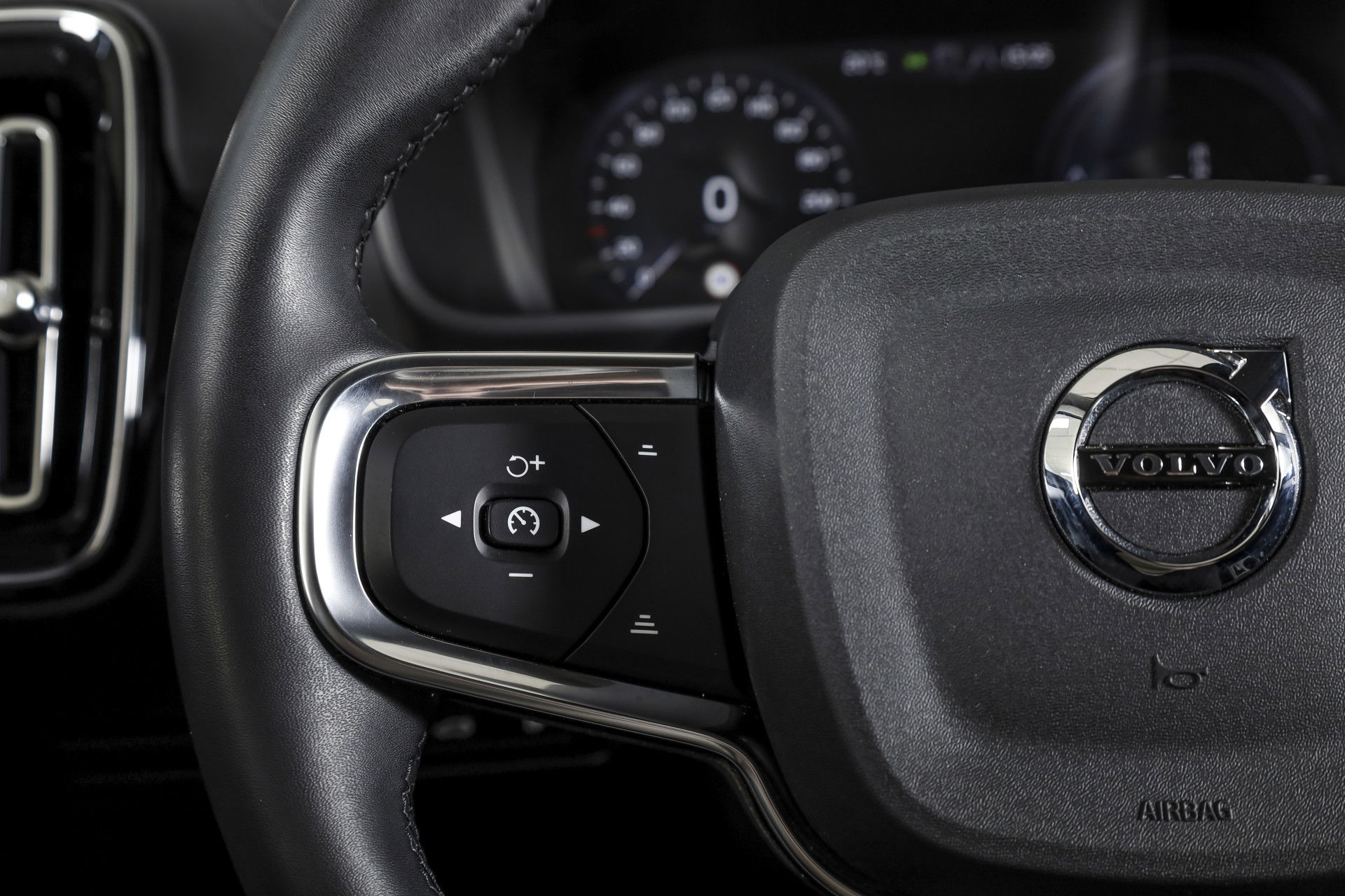 Volvo - XC40