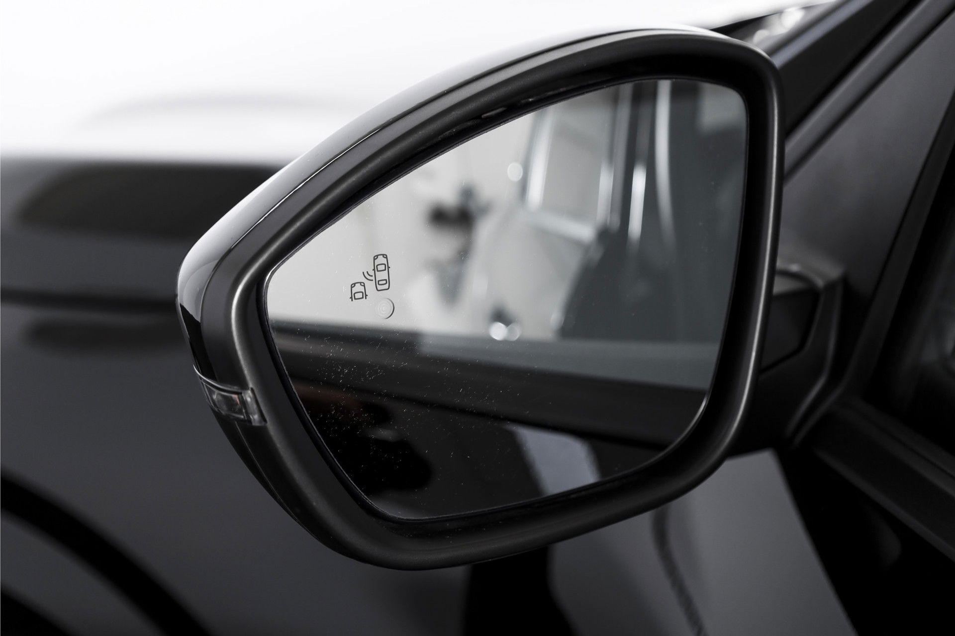 Peugeot - 208